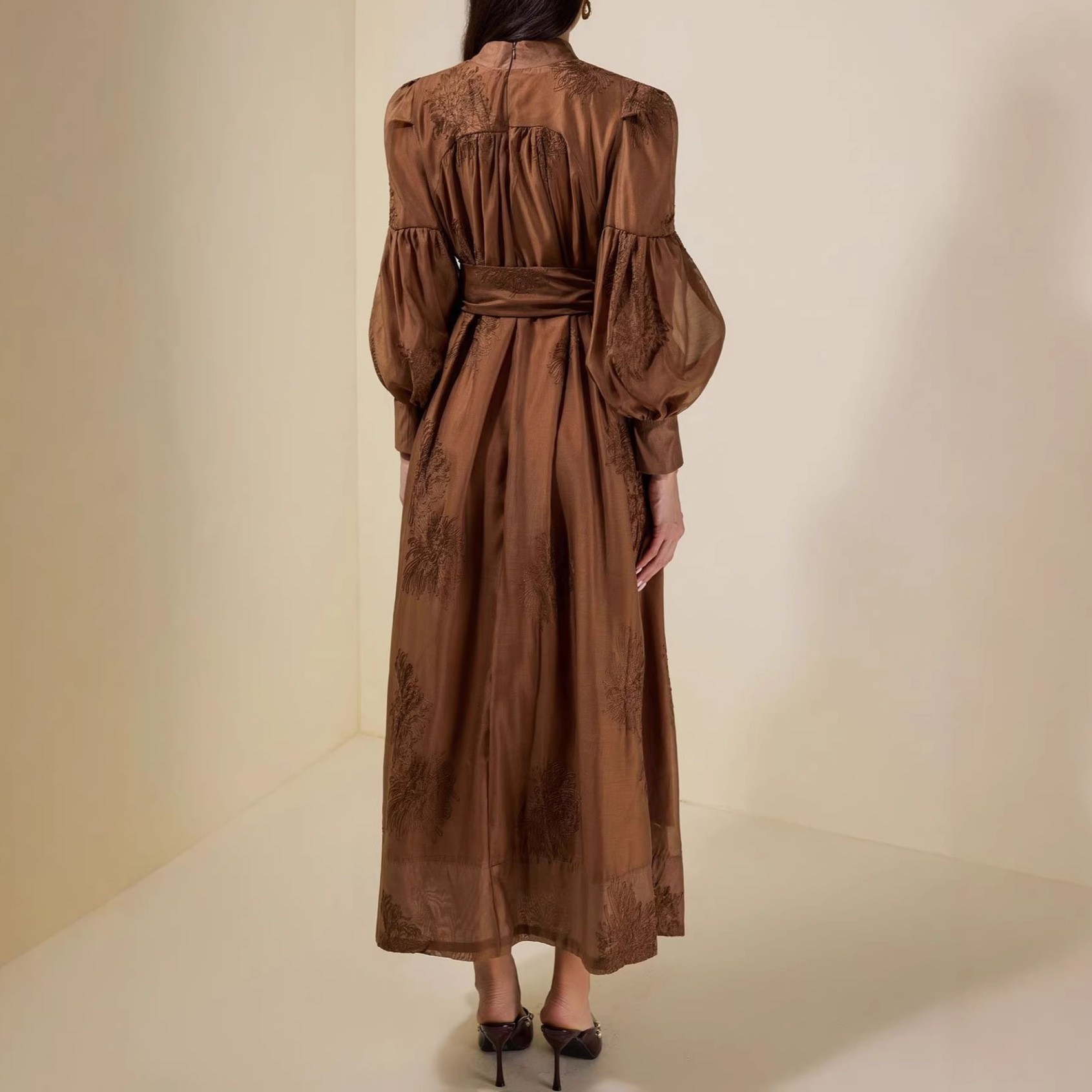 Round-neck, frilly-sleeved, fitted and seamless dress with a waistline, exuding elegance and slimming effect