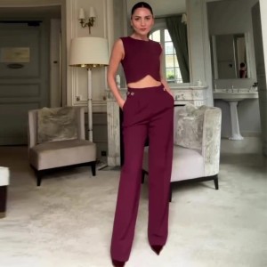 Sleeveless low-cut straight-leg pants in wine red, an elegant two-piece set