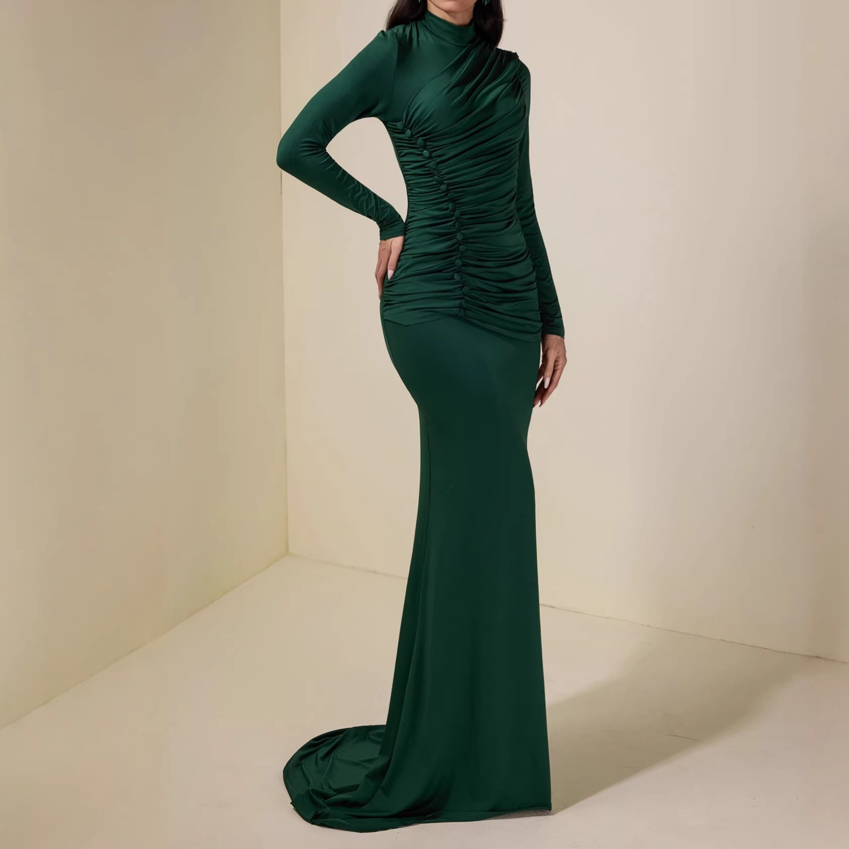 Ruffled long-sleeved fitted green halter-neck sexy dress with a feminine style