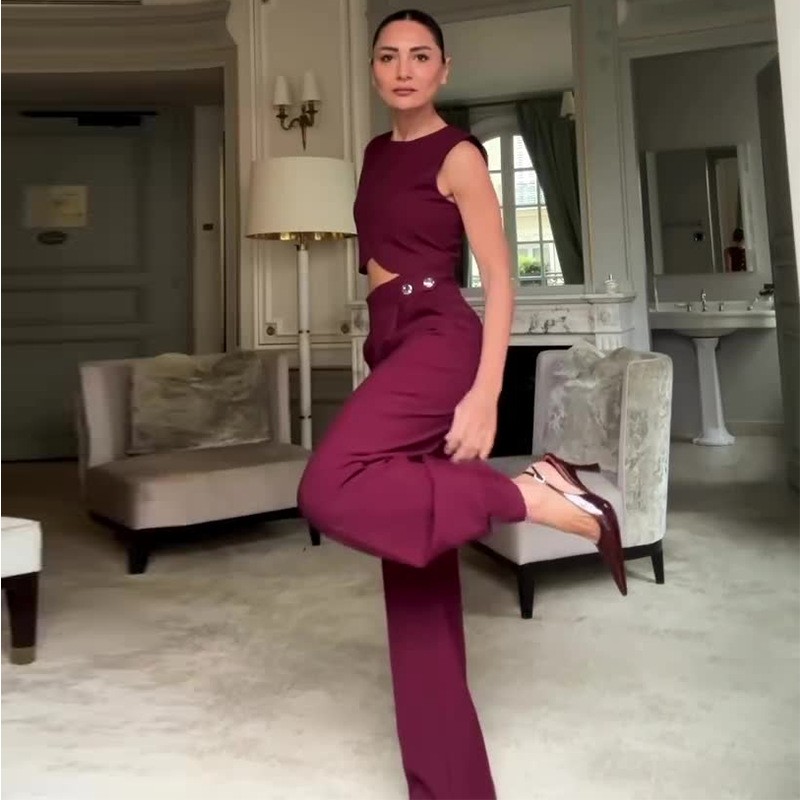 Sleeveless low-cut straight-leg pants in wine red, an elegant two-piece set